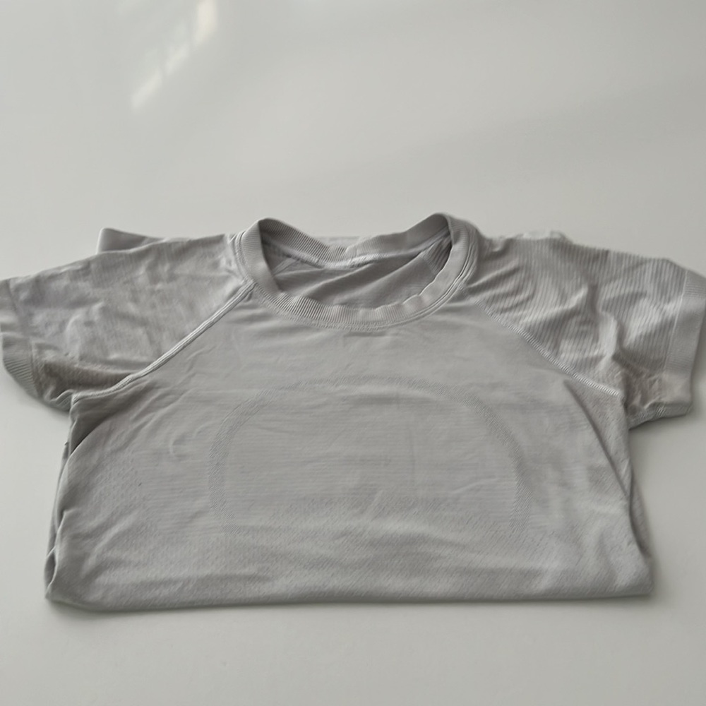 Lululemon light gray swiftly tee size 2